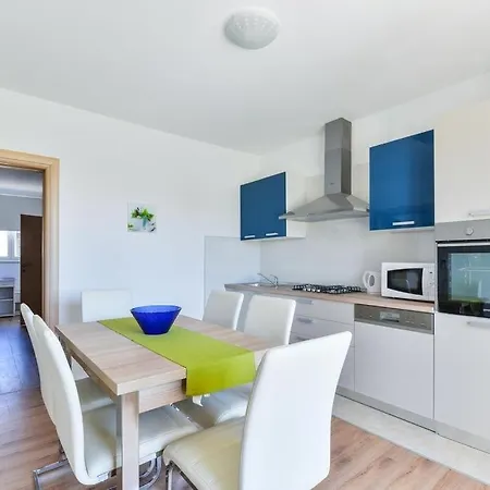 In With Terrace, Air Conditioning, Wifi, Dishwasher 4589-1 Apartment *